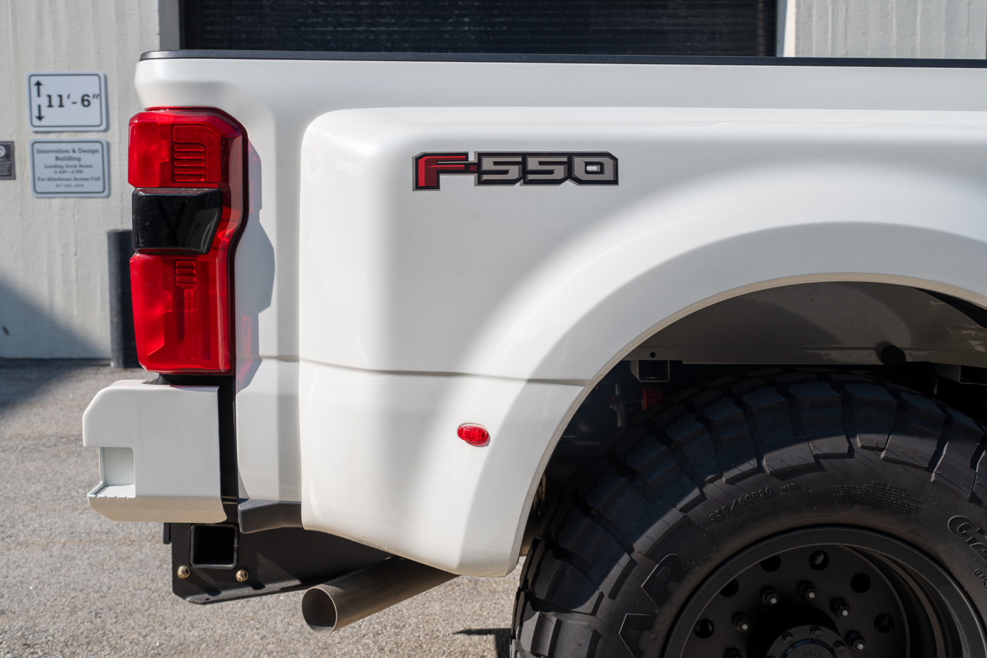 2025 Ford F-550 Super Duty Chassis Cab Lariat - Photo 40