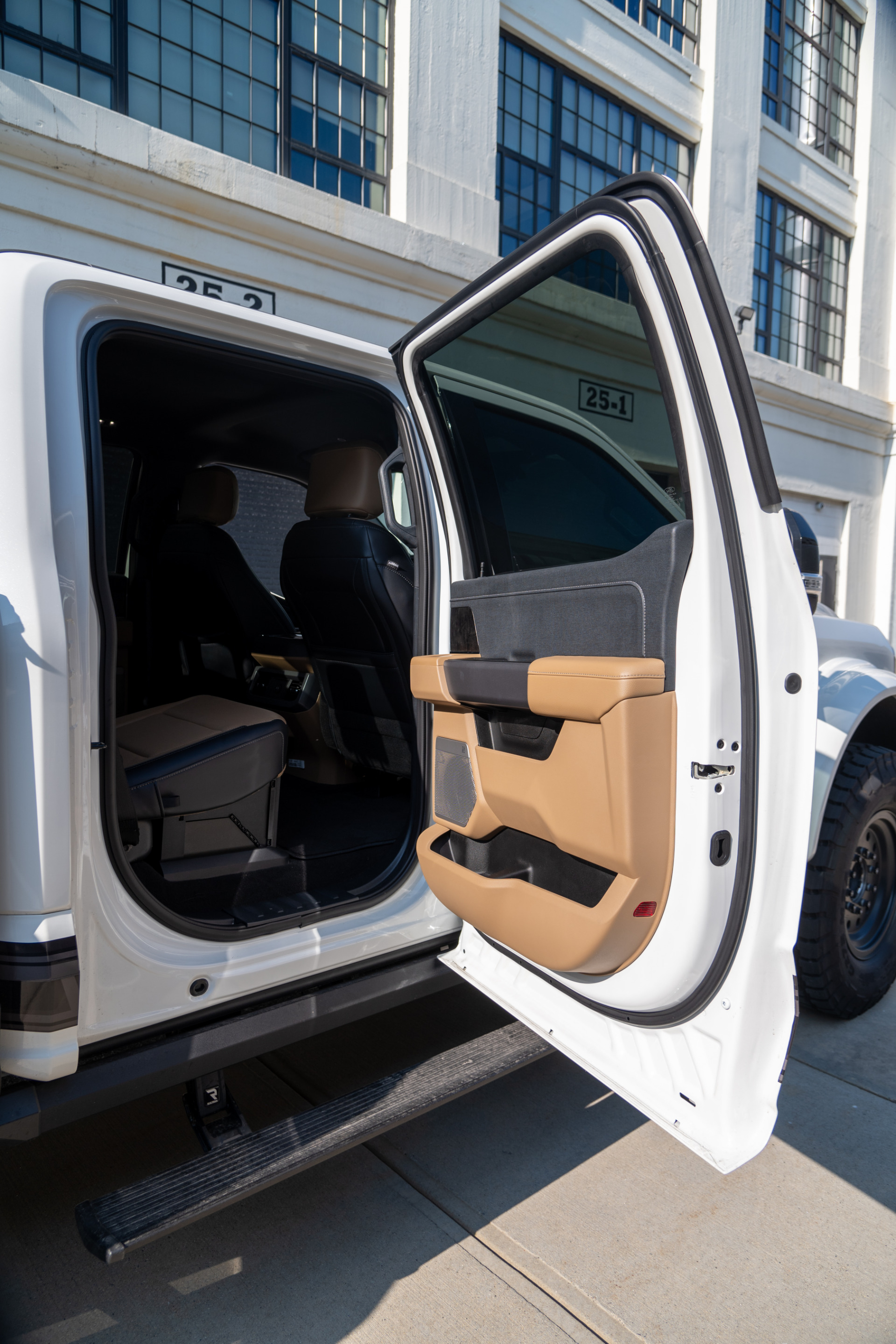 2025 Ford F-550 Super Duty Chassis Cab Lariat - Photo 62