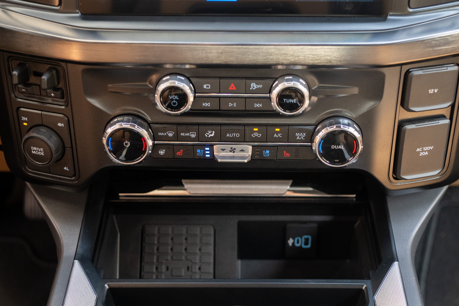 2025 Ford F-550 Super Duty Chassis Cab Lariat - Photo 68